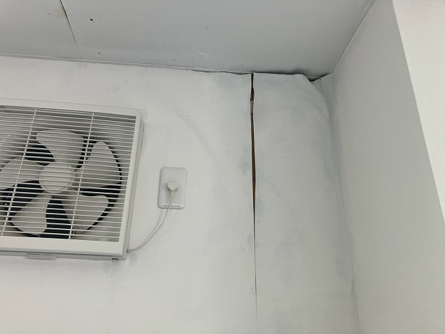 岐阜市の貸しビルで雨漏りが発生しご相談、全体的な経年劣化が目立っていたので外壁塗装とあわせて防水工事をご提案